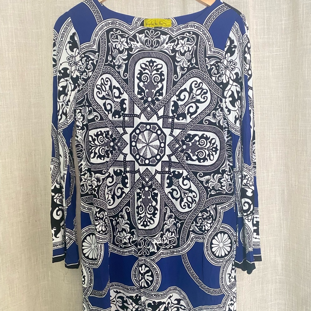 Nicole Miller Blue and White Graphic Long Sleeve Blouse